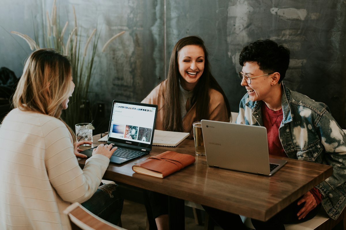 Sharp Inner - Editorial Communication and Collaboration